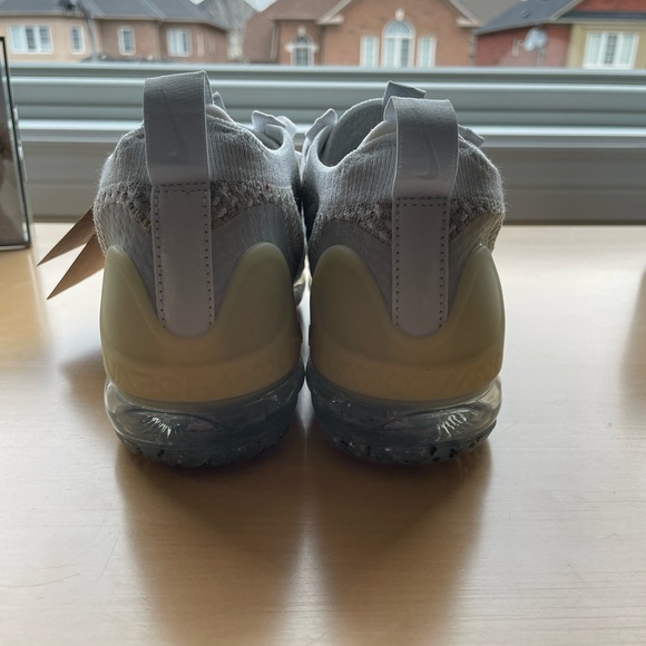 NIKE Air VaporMax Flyknit - Picture 5 of 8